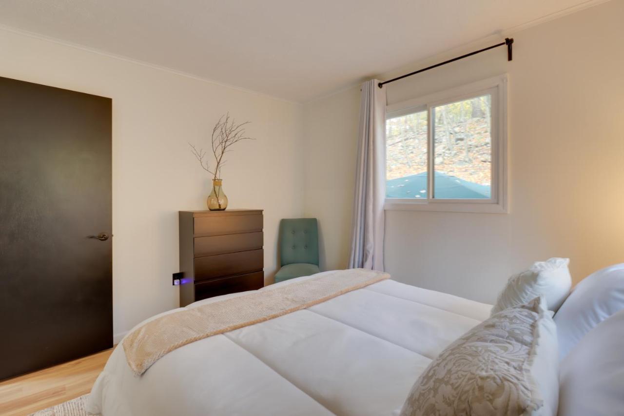 Getaway With Pool, Tennis Court And More! Holiday home Gouldsboro