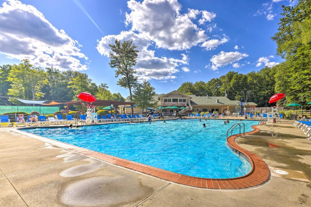 Getaway With Pool, Tennis Court And More! Holiday home
