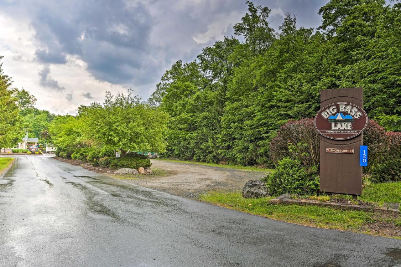 Getaway With Pool, Tennis Court And More!